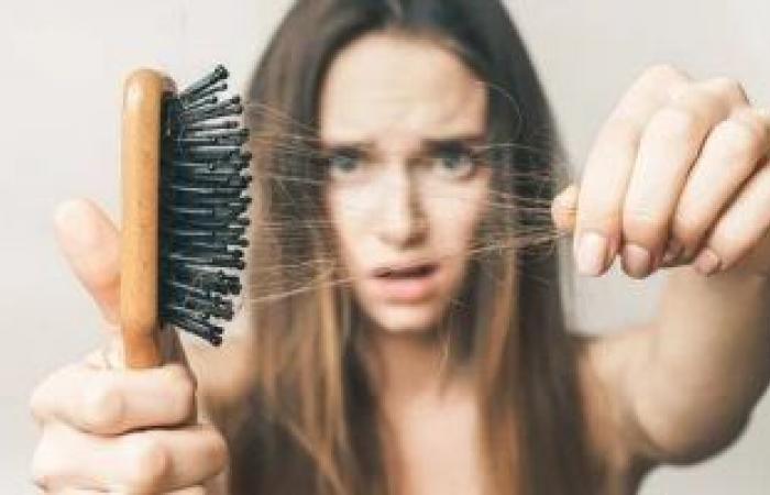 كيف تتخلصين من مشكلة تساقط الشعر بسرعة؟